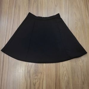 Dynamite black skater skirt size "xs" / Jupe noir à volant grandeur "xs"